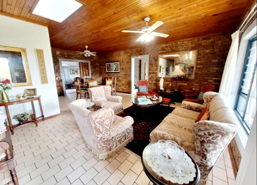 4 Bedroom Property for Sale in Boggomsbaai Western Cape